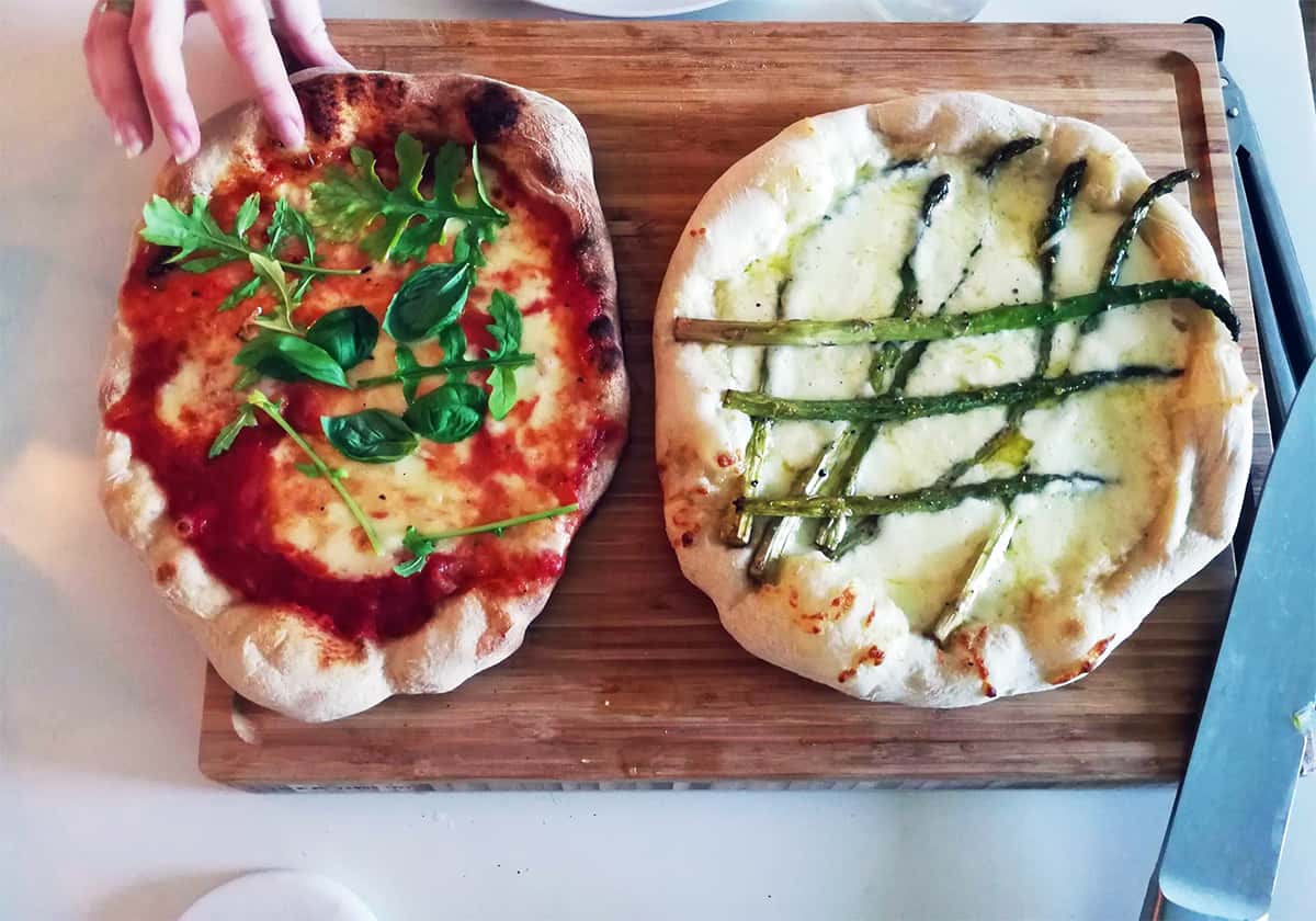 Italiensk pizza färdig att äta